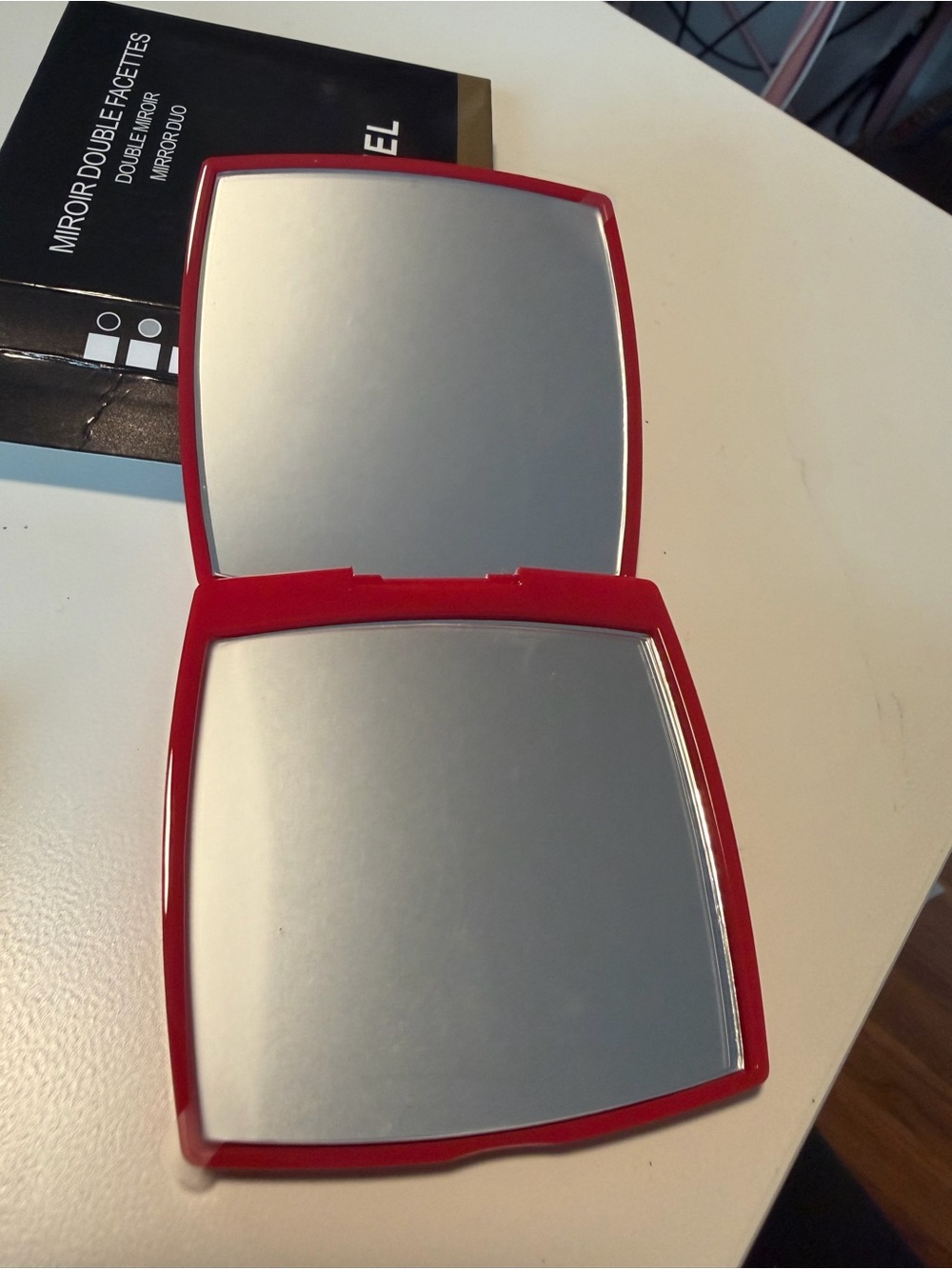 RARE LUXURY RED DOUBLE MIRROR COMPACT - Picture 3 of 8